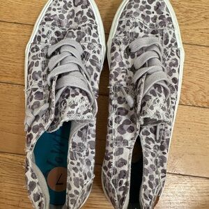 Blowfish Gray and White Sneakers Casual Comfort